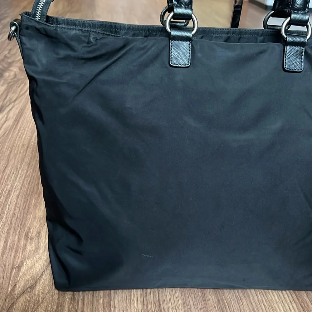 A220 - 💯 % authentic Prada tote bag - Picture 6 of 16